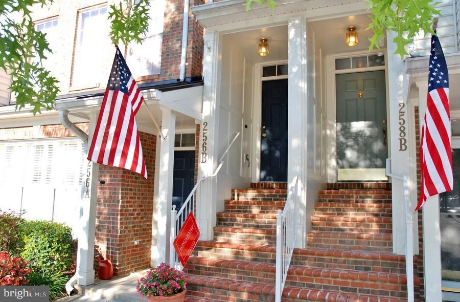 256 Market St E #b Property Photo