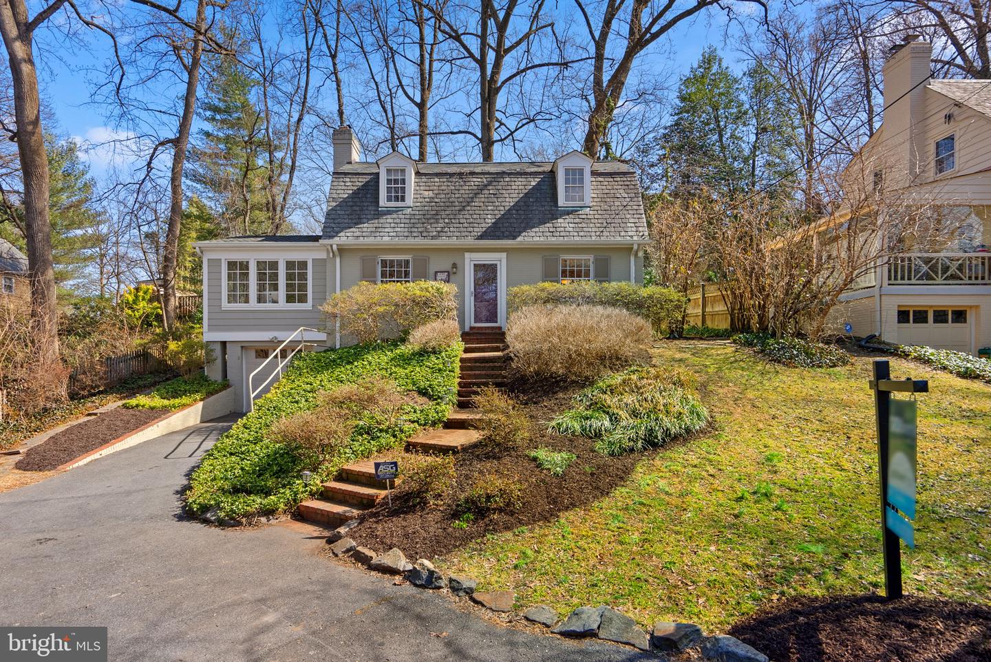 420 Greenbrier Dr Property Photo