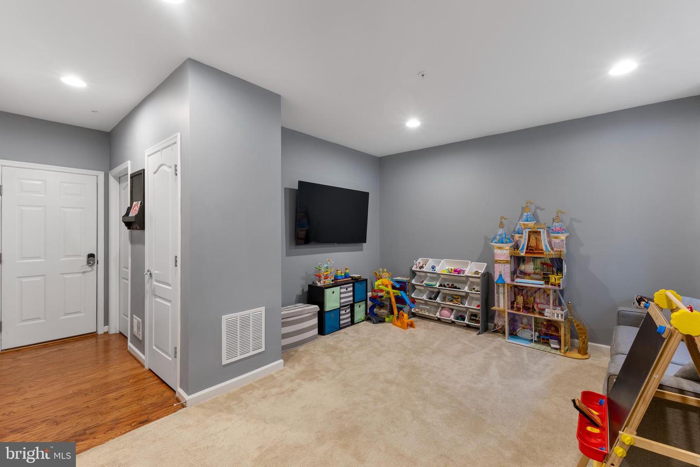 12831 Clarksburg Square Rd Property Photo 8