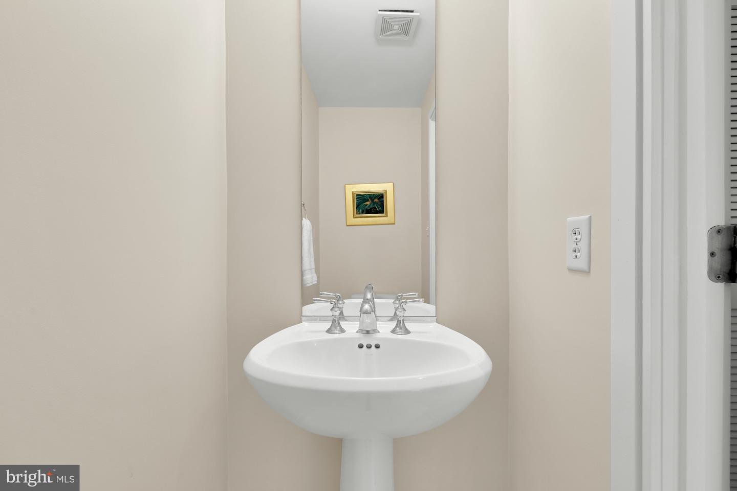 6820 Wisconsin Ave #6009 Property Photo 17