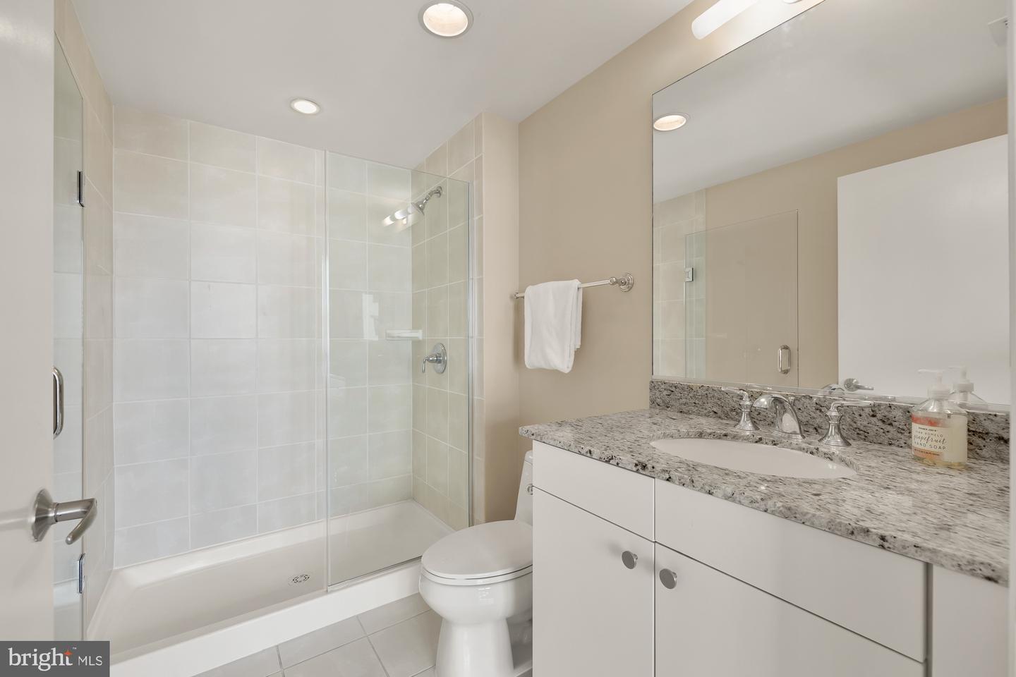 6820 Wisconsin Ave #6009 Property Photo 28