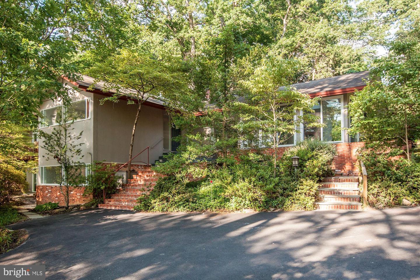 8513 Meadowlark Ln Property Photo