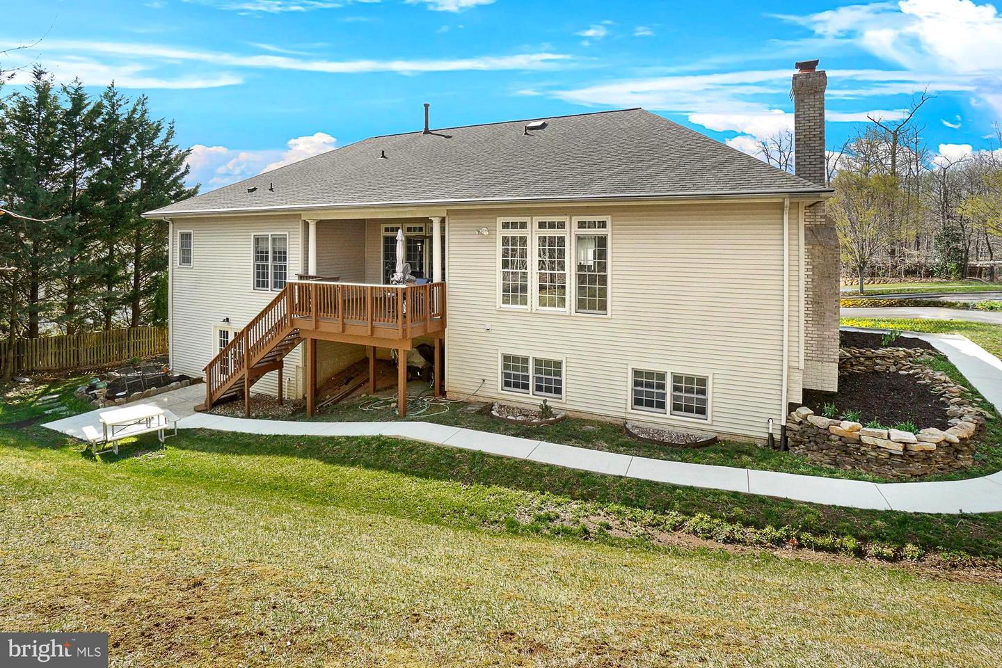 18409 Mckernon Way Property Photo 7