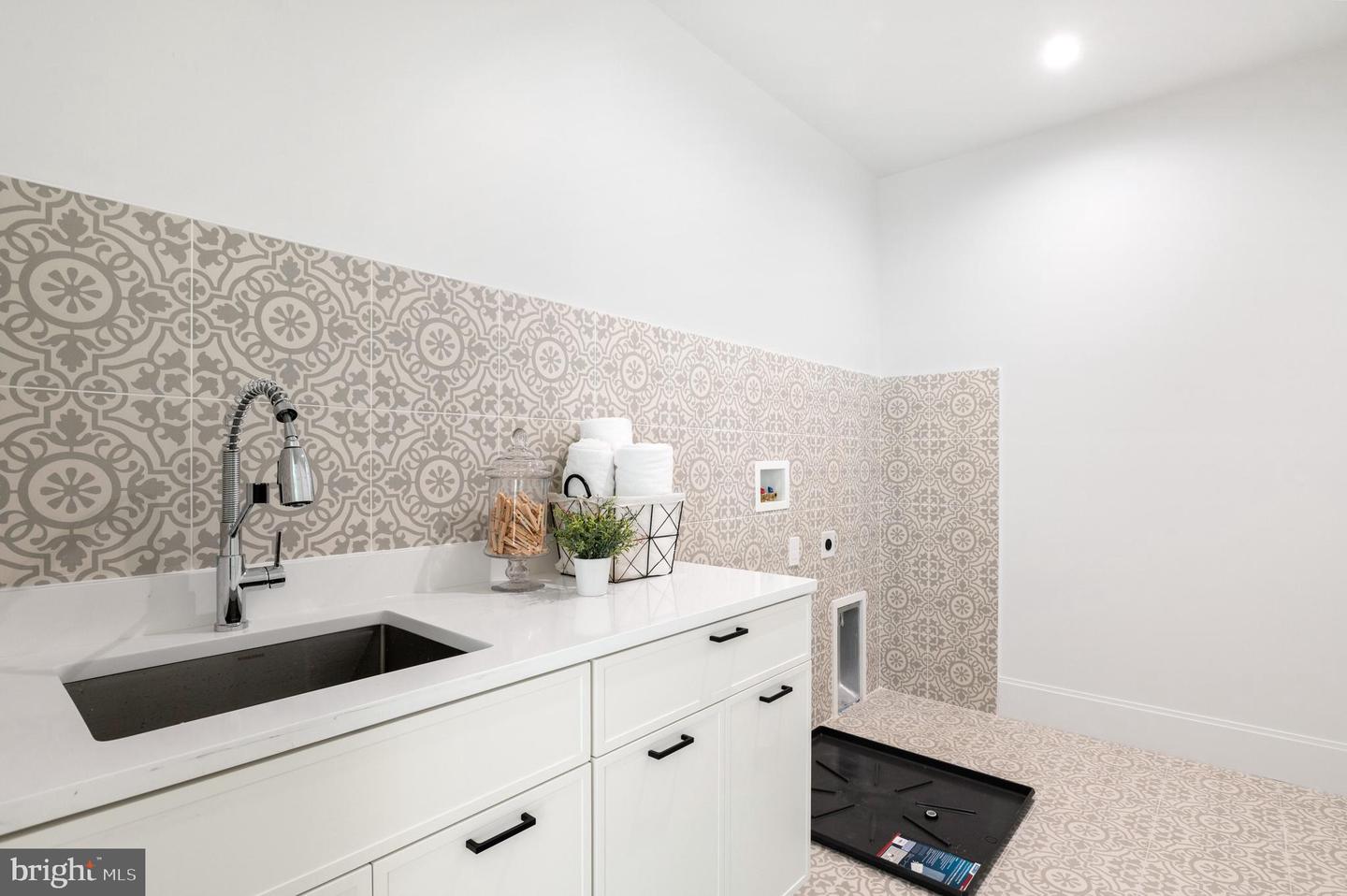 6921 Granby St Property Photo 31