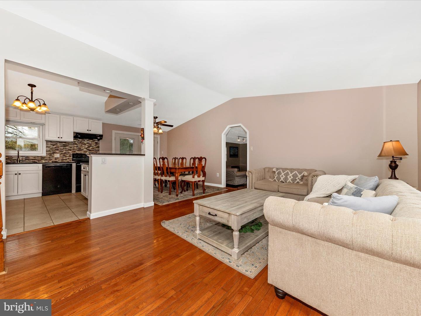 19005 Dowden Cir Property Photo 3