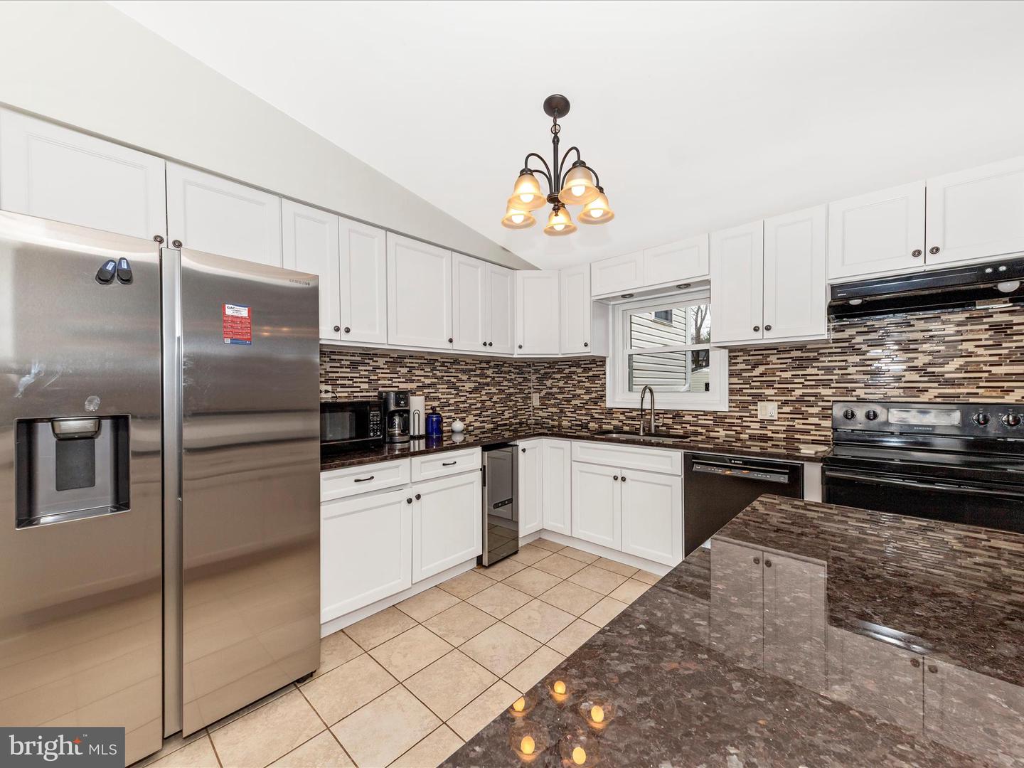 19005 Dowden Cir Property Photo 8