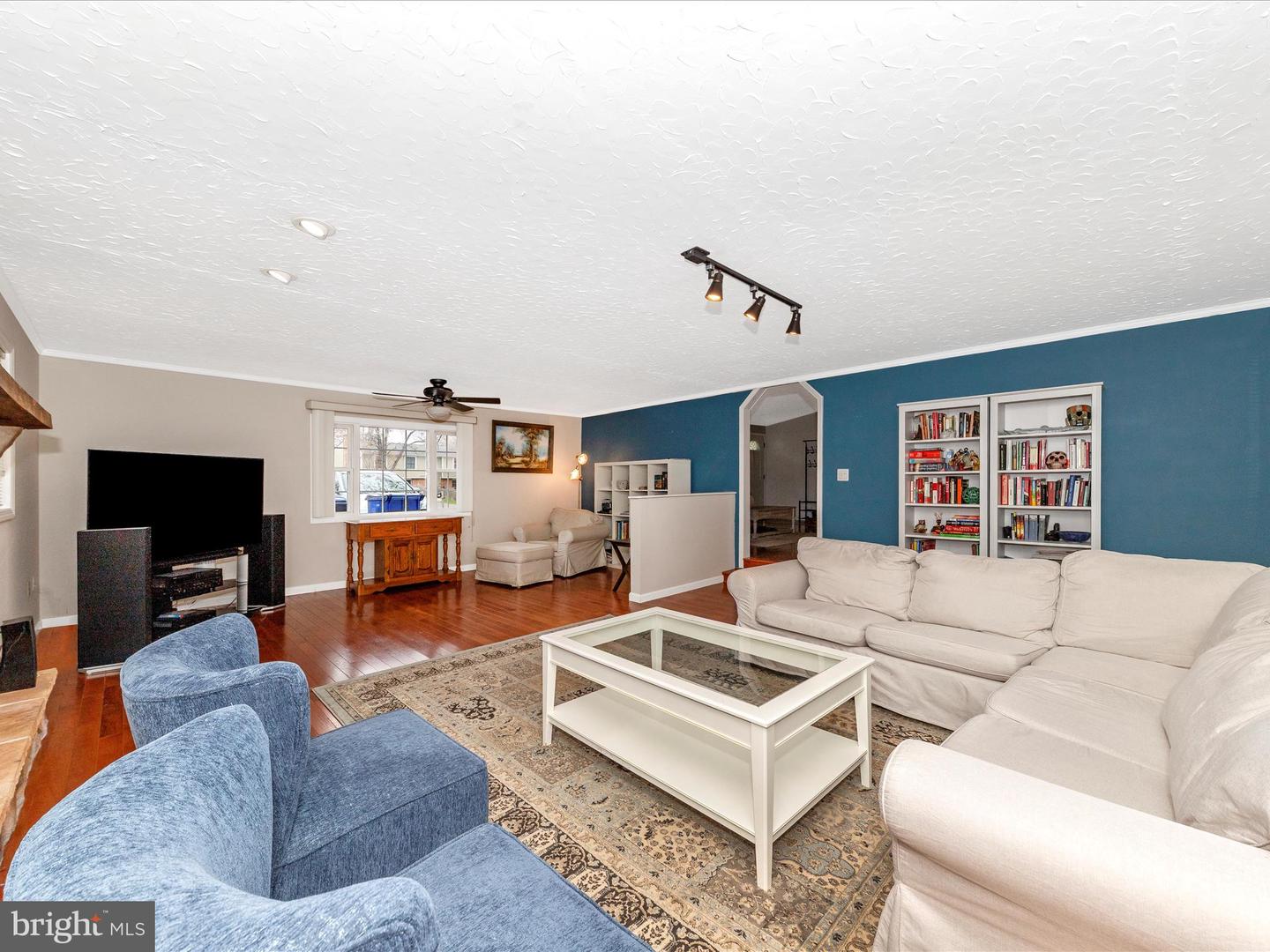 19005 Dowden Cir Property Photo 14