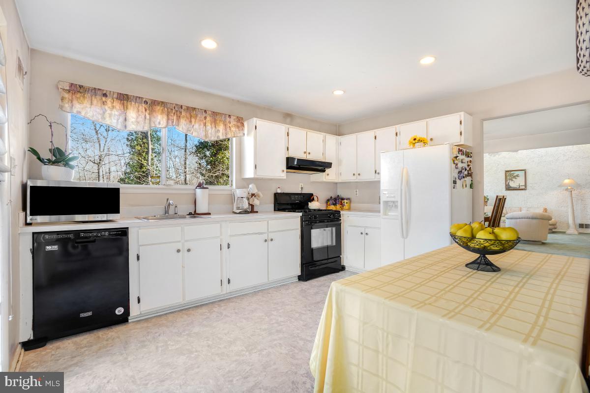 15000 Butterchurn Ln Property Photo 11