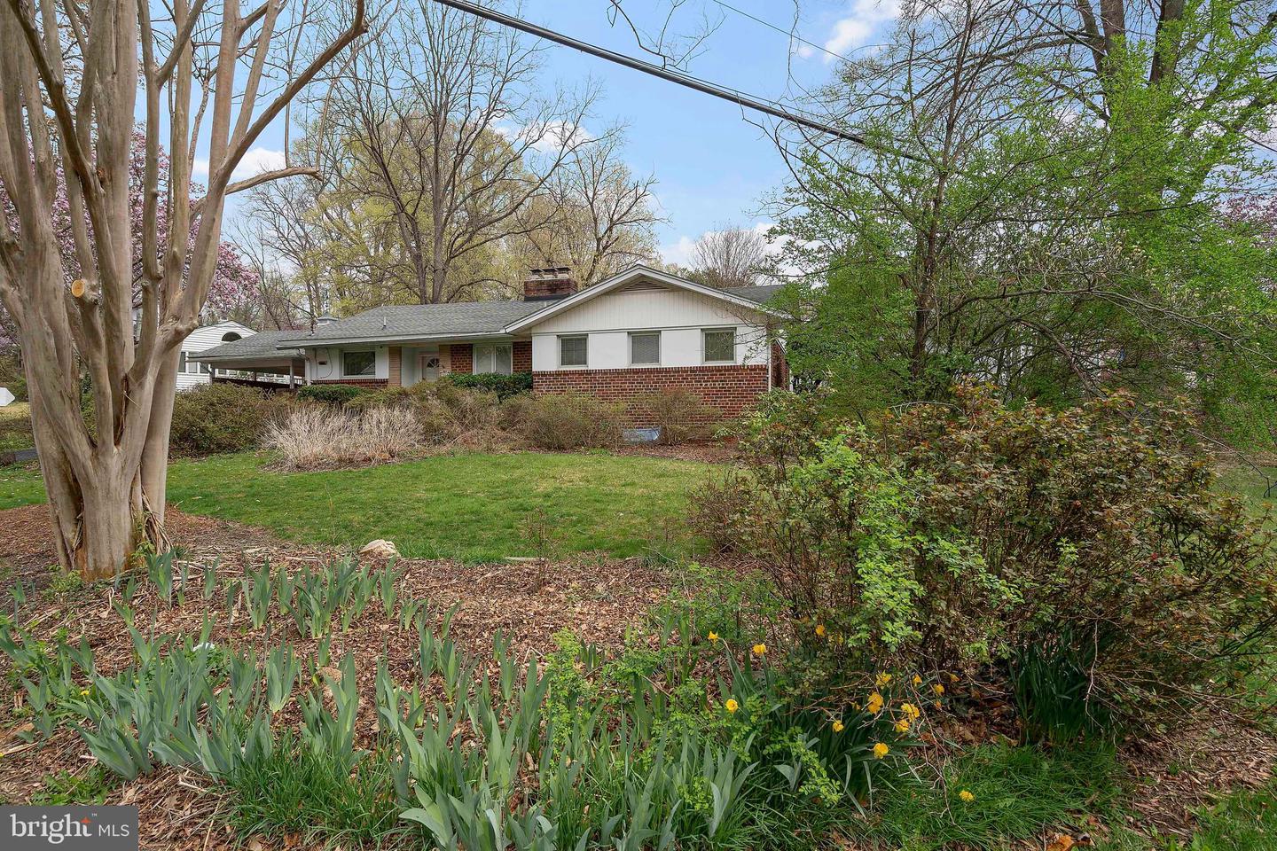 7025 Selkirk Dr Property Photo 5
