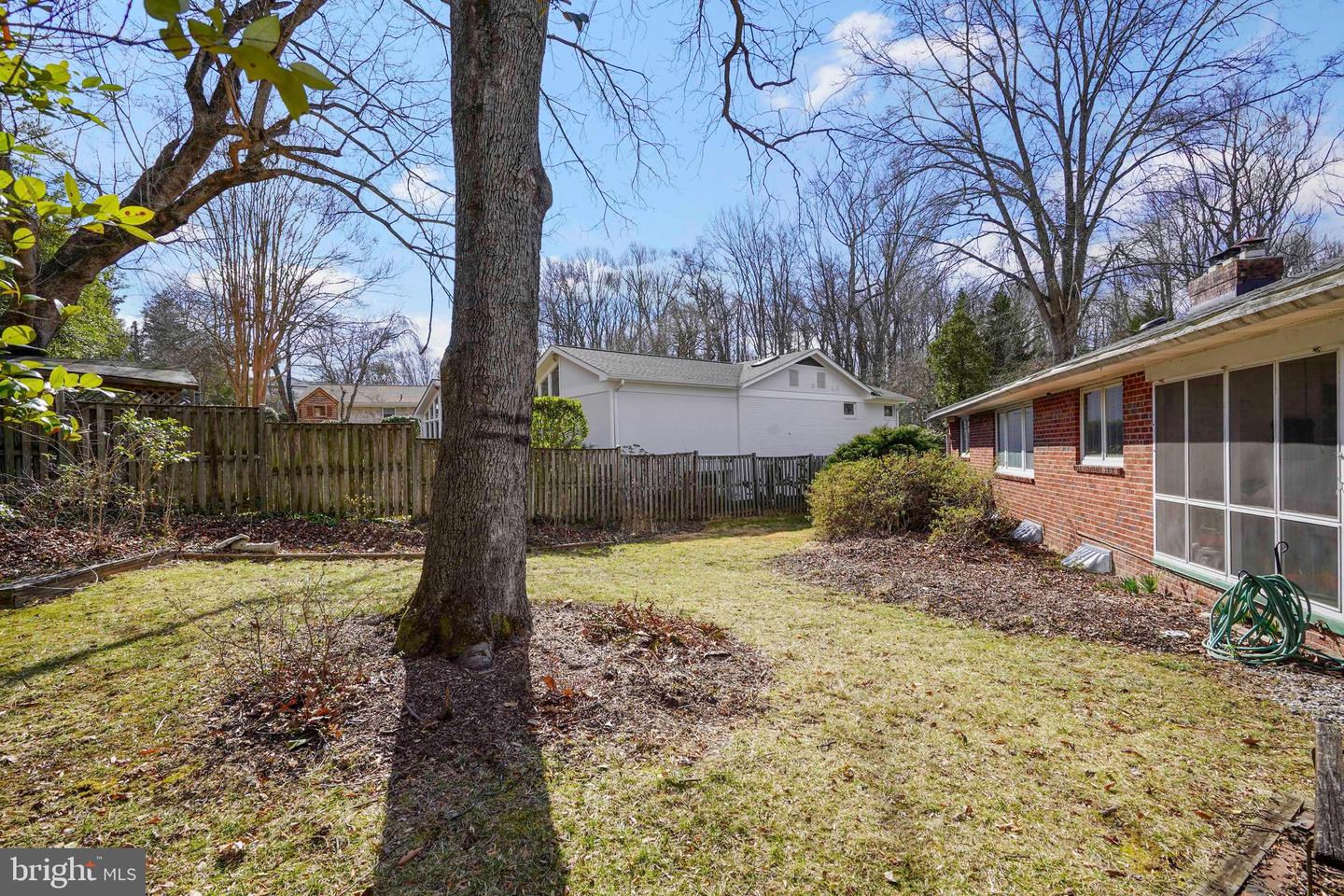 7025 Selkirk Dr Property Photo 6