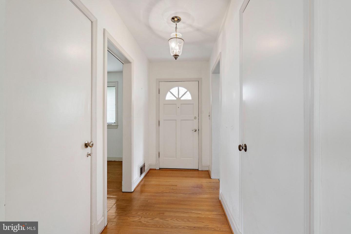 7025 Selkirk Dr Property Photo 11