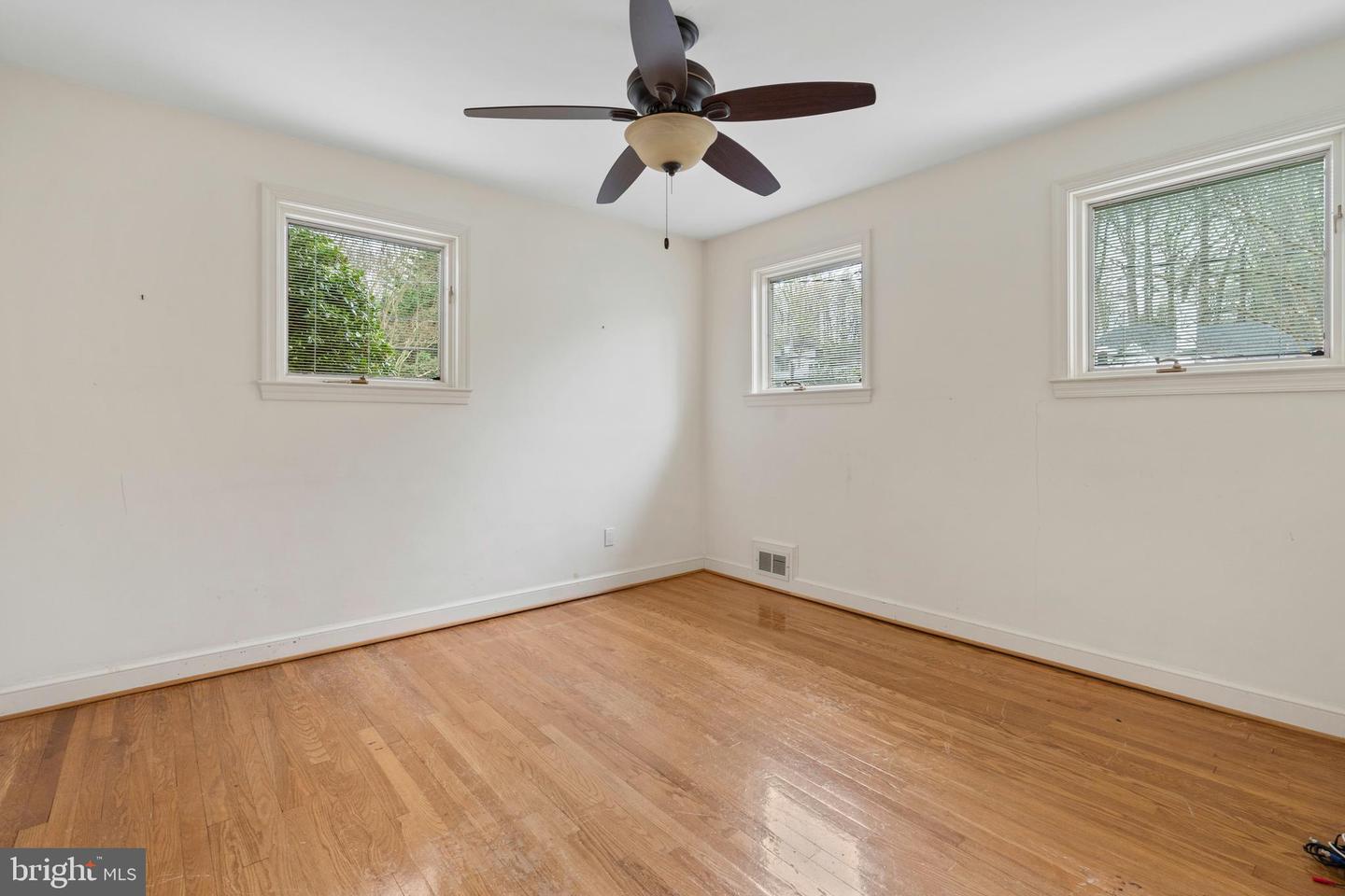 7025 Selkirk Dr Property Photo 18