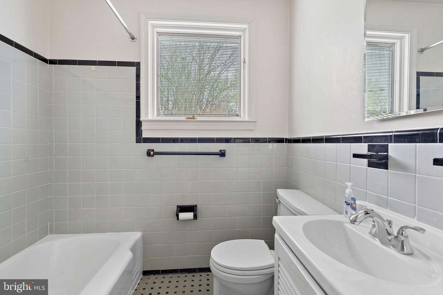 7025 Selkirk Dr Property Photo 23
