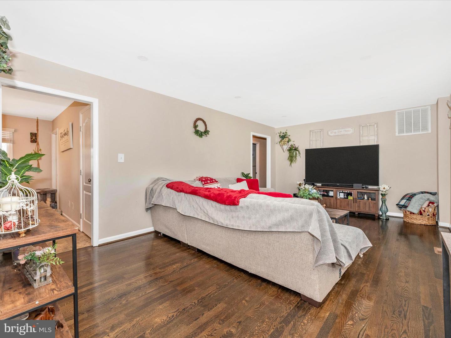 26809 Dix St Property Photo 6