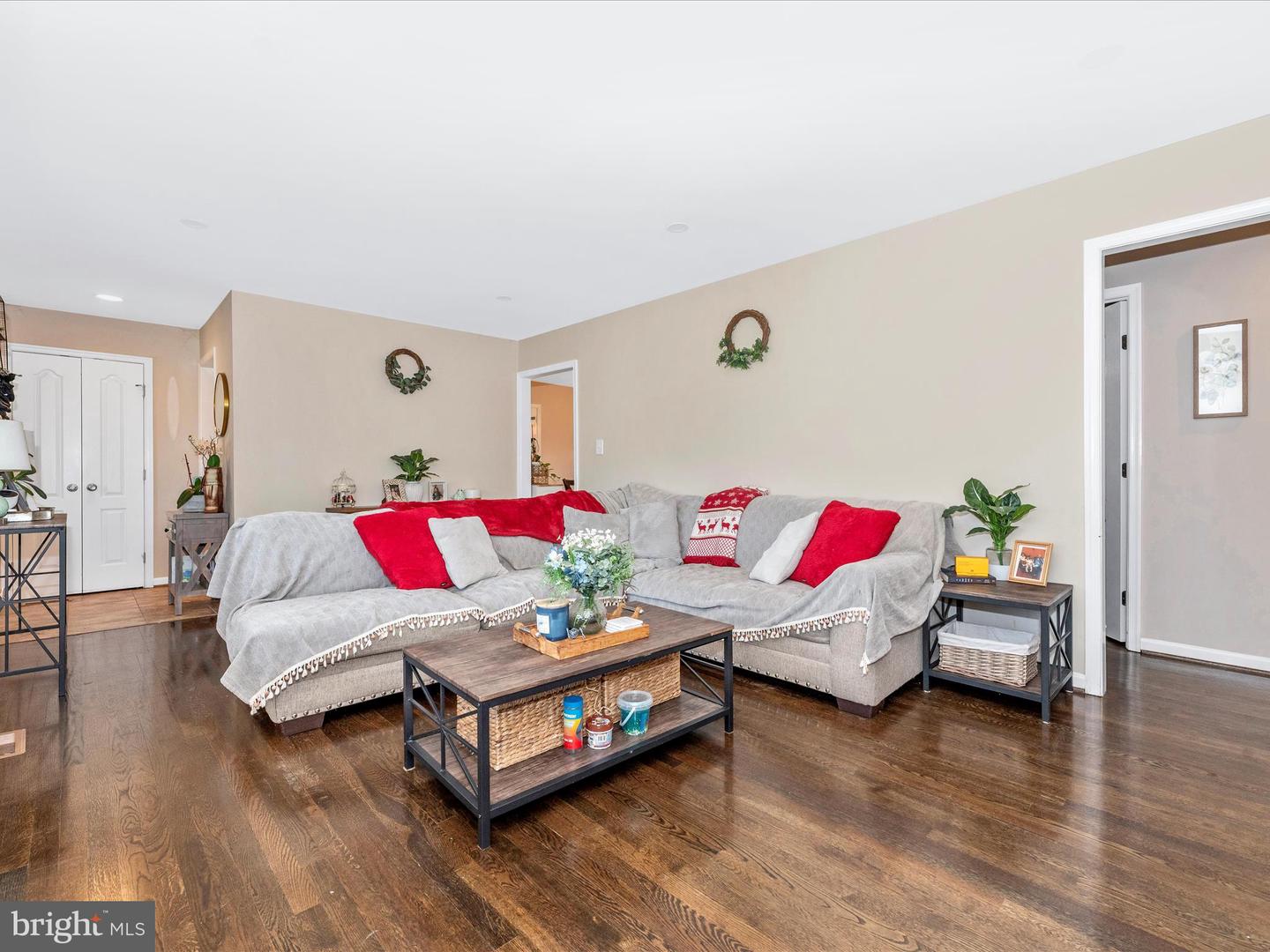26809 Dix St Property Photo 8