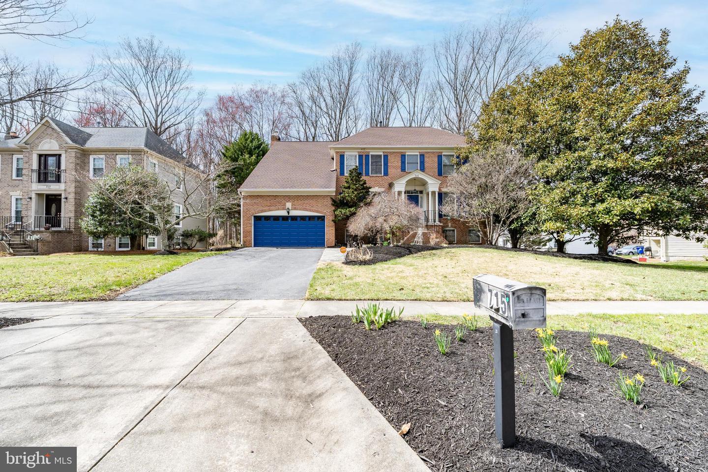 715 Hawkesbury Ln Property Photo 1