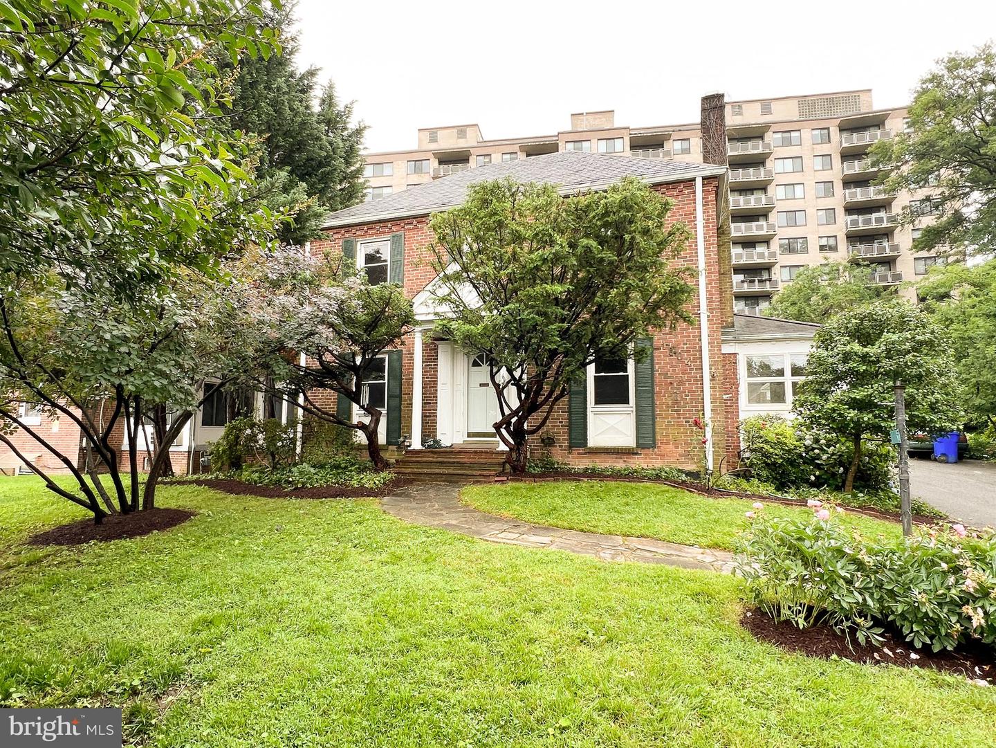 1004 Noyes Dr S Property Photo 2