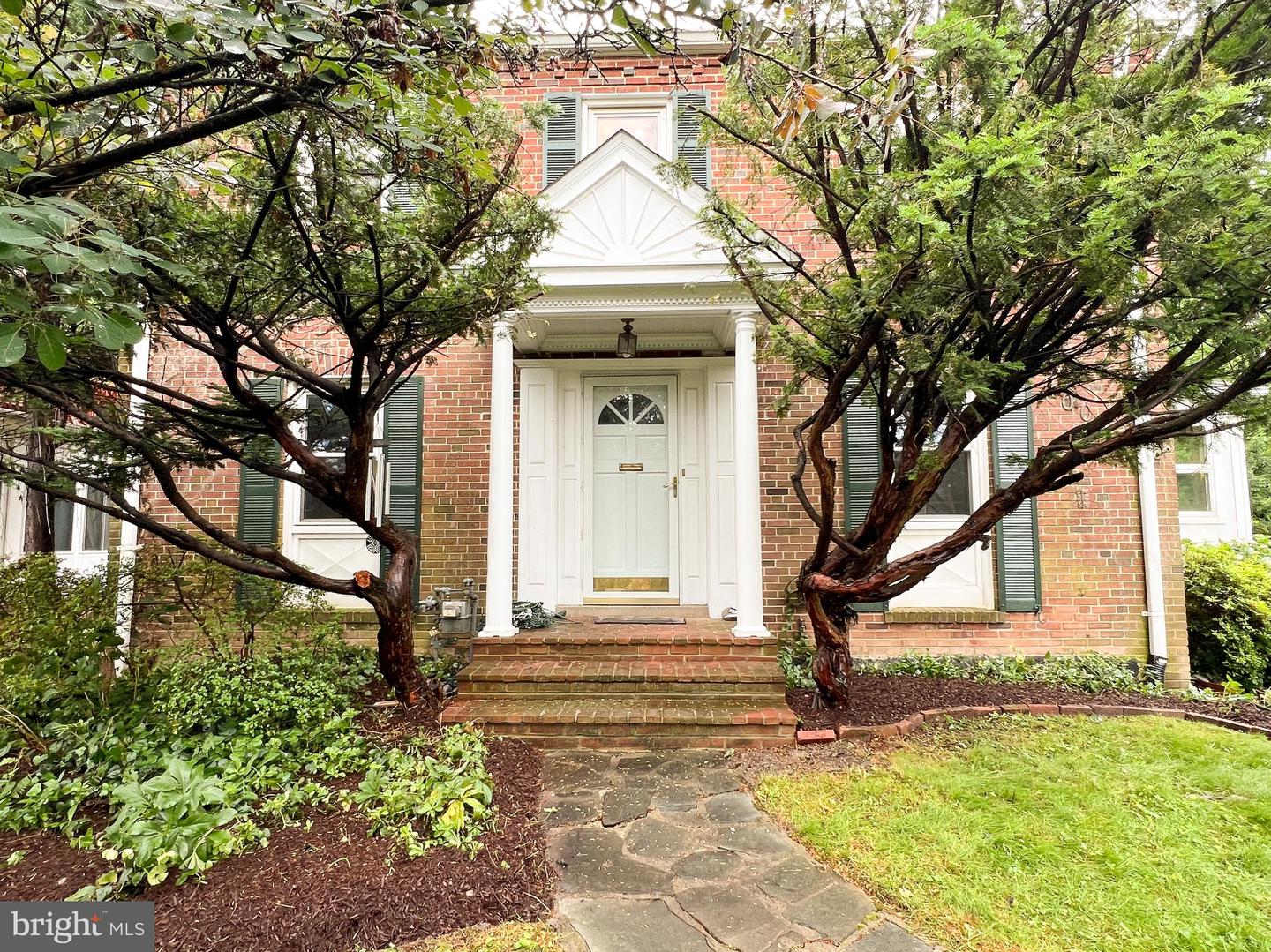 1004 Noyes Dr S Property Photo 3