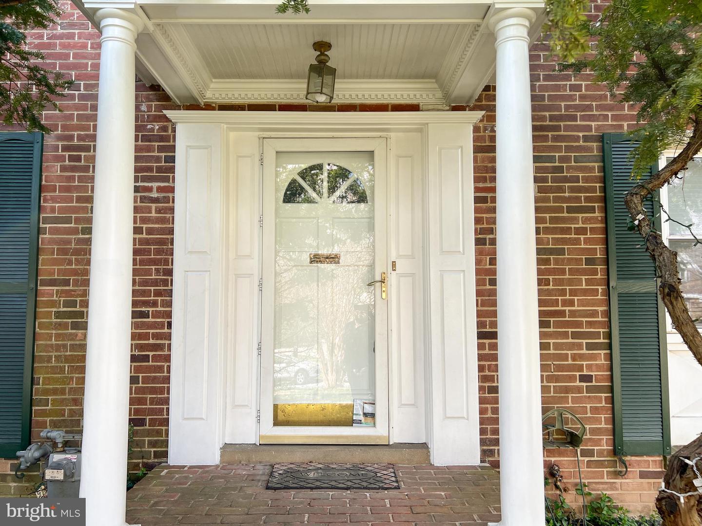 1004 Noyes Dr S Property Photo 4