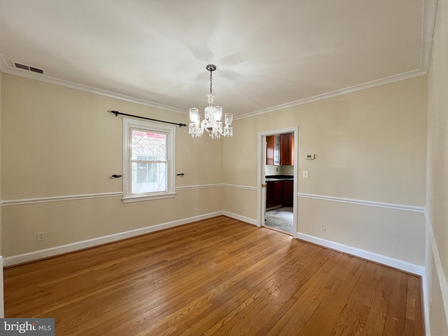 1004 Noyes Dr S Property Photo 5