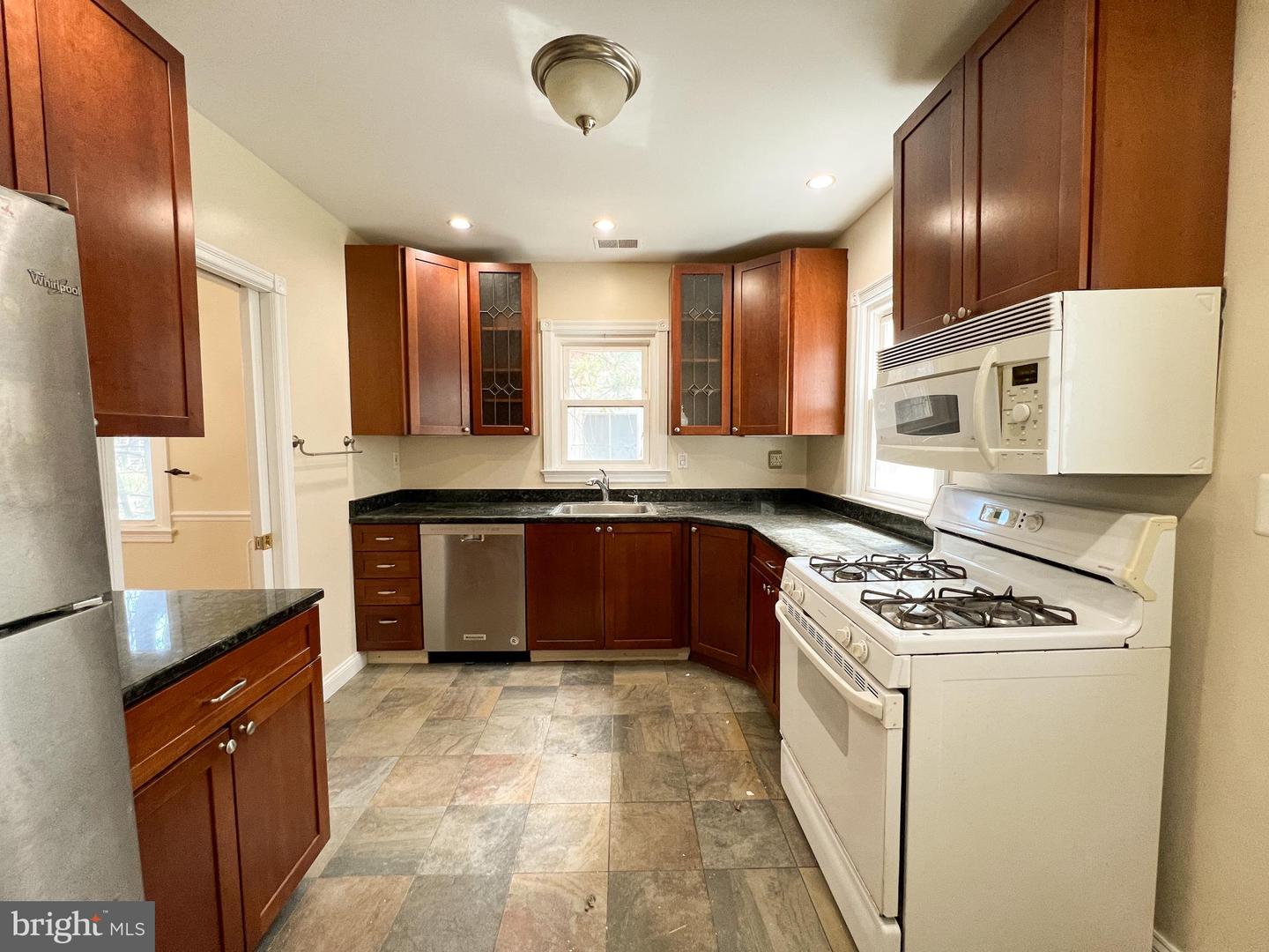 1004 Noyes Dr S Property Photo 7