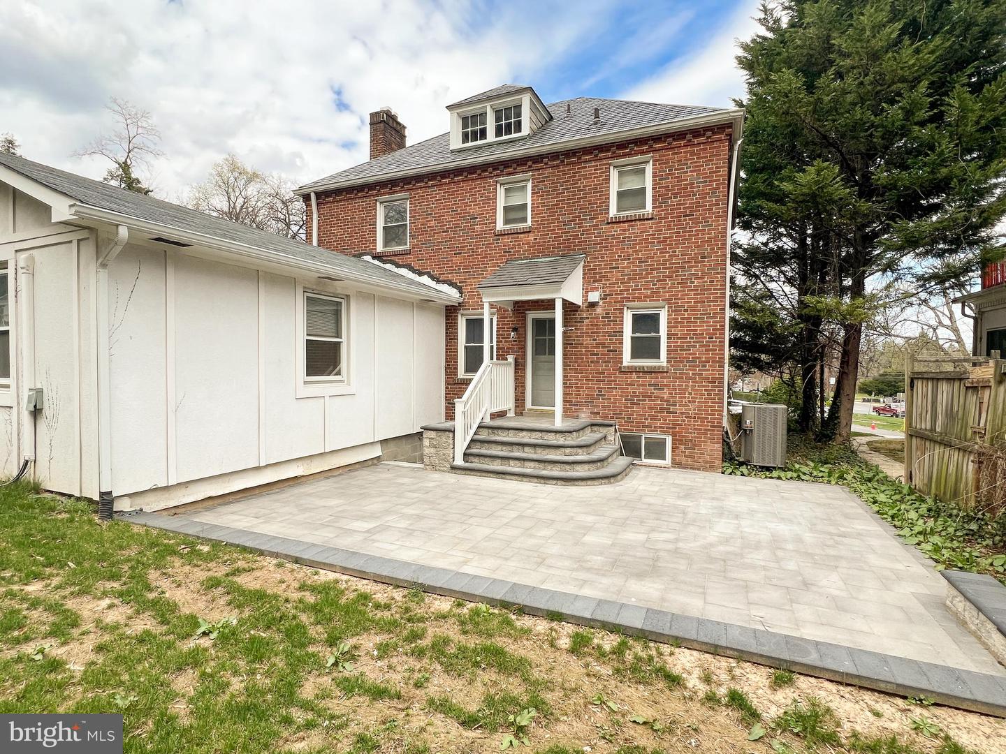 1004 Noyes Dr S Property Photo 23