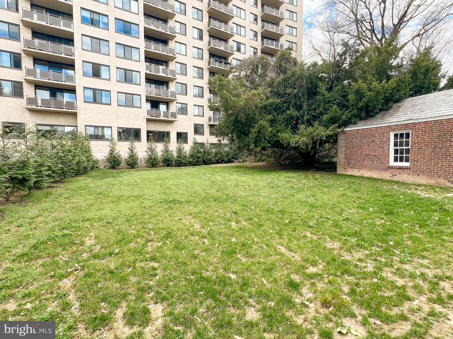 1004 Noyes Dr S Property Photo 24