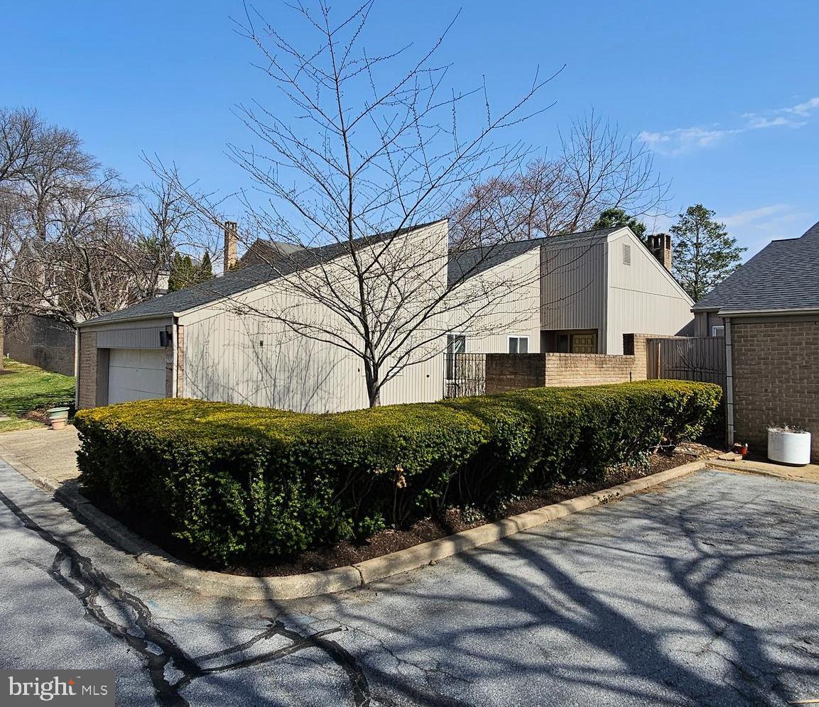 19117 Brooke Grove Ct Property Photo 1