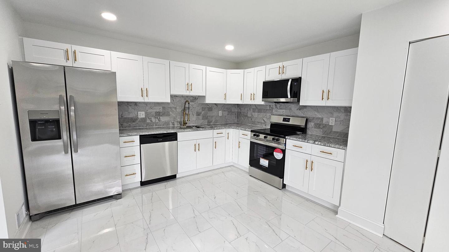 19117 Brooke Grove Ct Property Photo 10