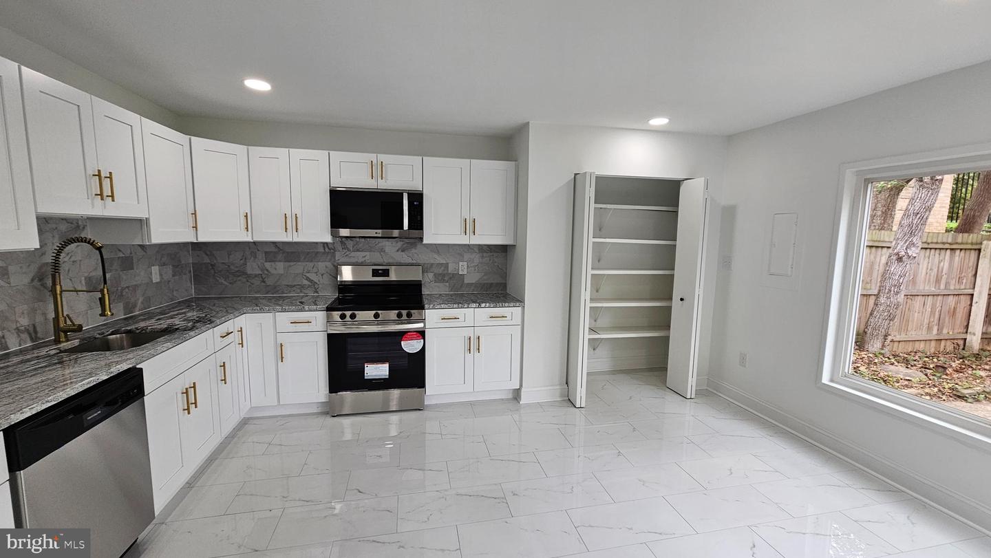 19117 Brooke Grove Ct Property Photo 11