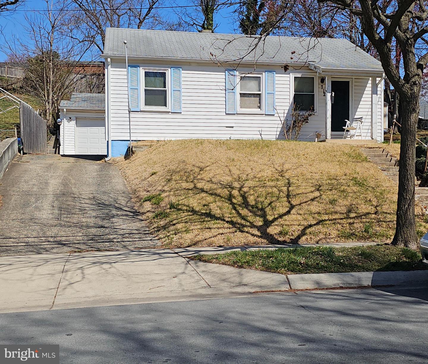 712 Crabb Ave Property Photo 1