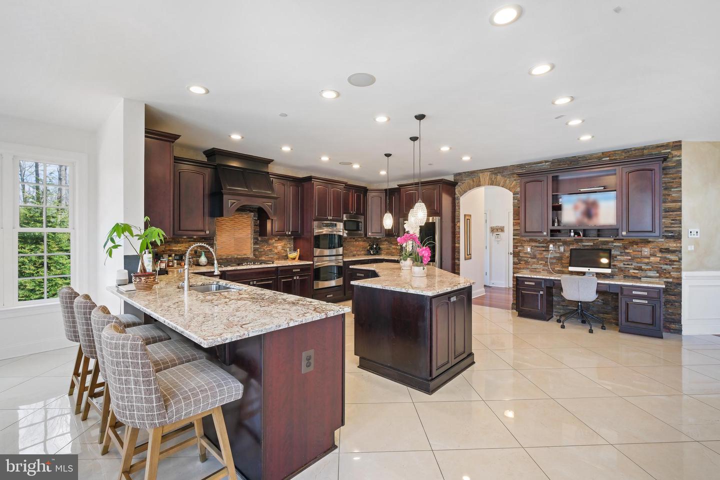 11564 W Hill Dr Property Photo 4