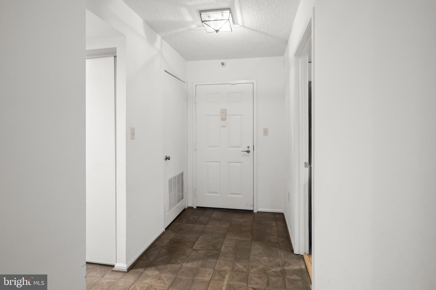 15101 Interlachen Dr #1-618 Property Photo 3