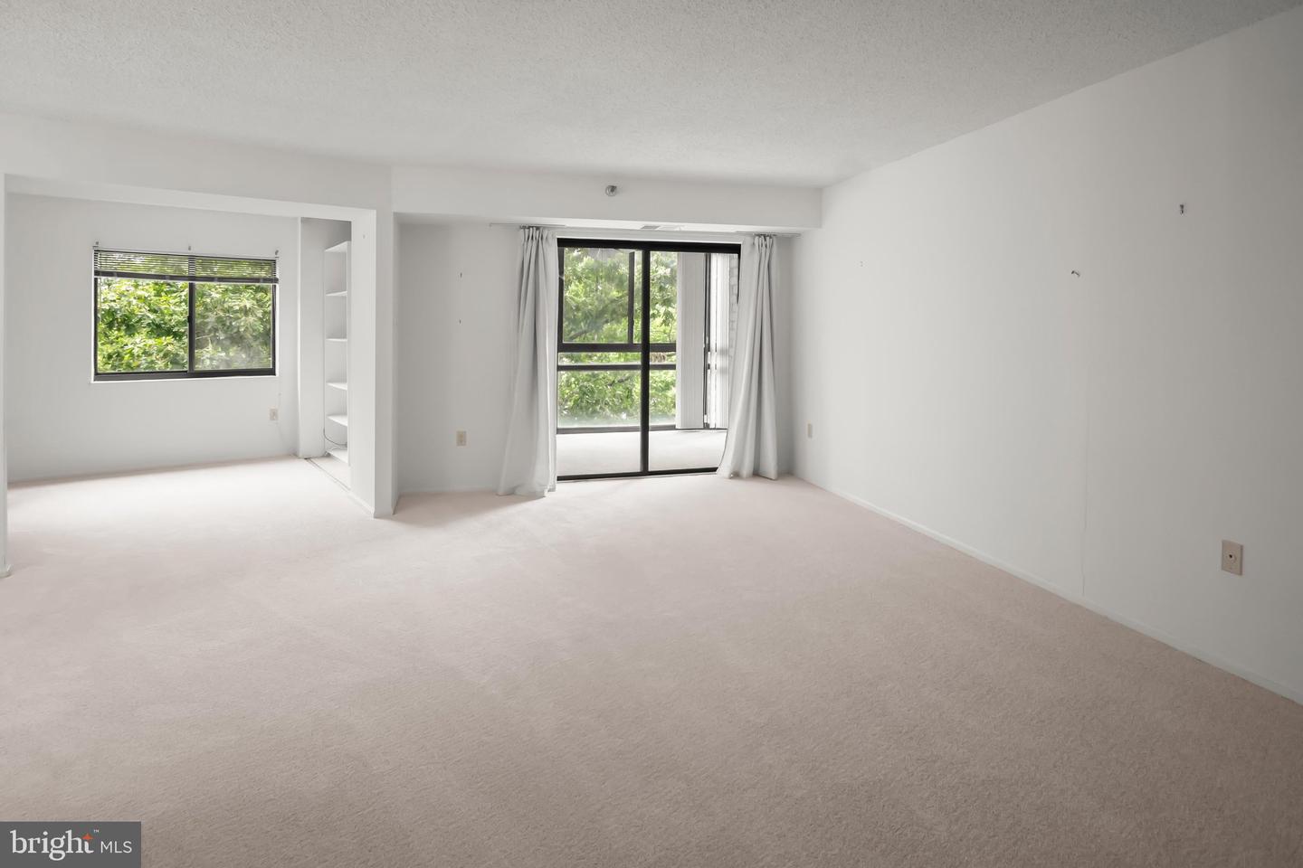 15101 Interlachen Dr #1-618 Property Photo 6