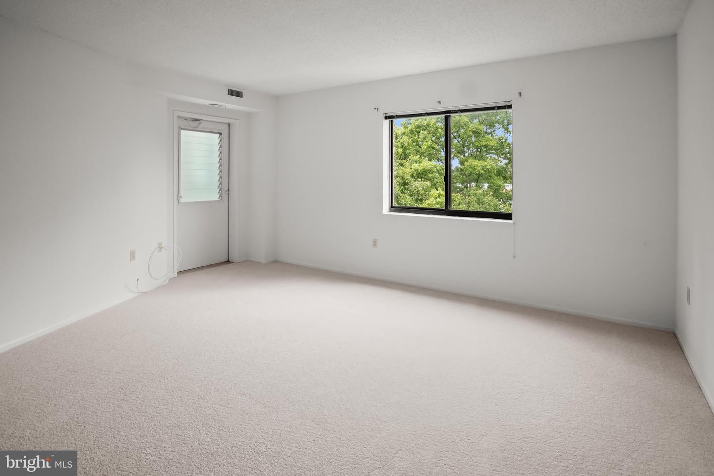 15101 Interlachen Dr #1-618 Property Photo 26