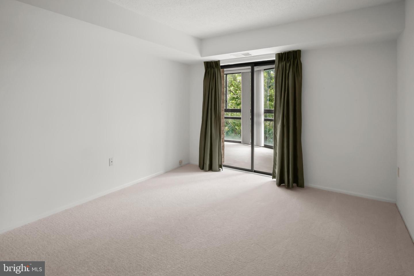 15101 Interlachen Dr #1-618 Property Photo 34
