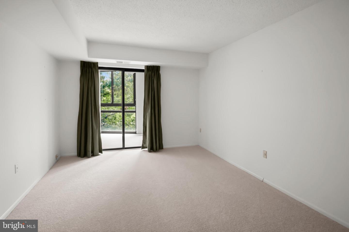 15101 Interlachen Dr #1-618 Property Photo 35