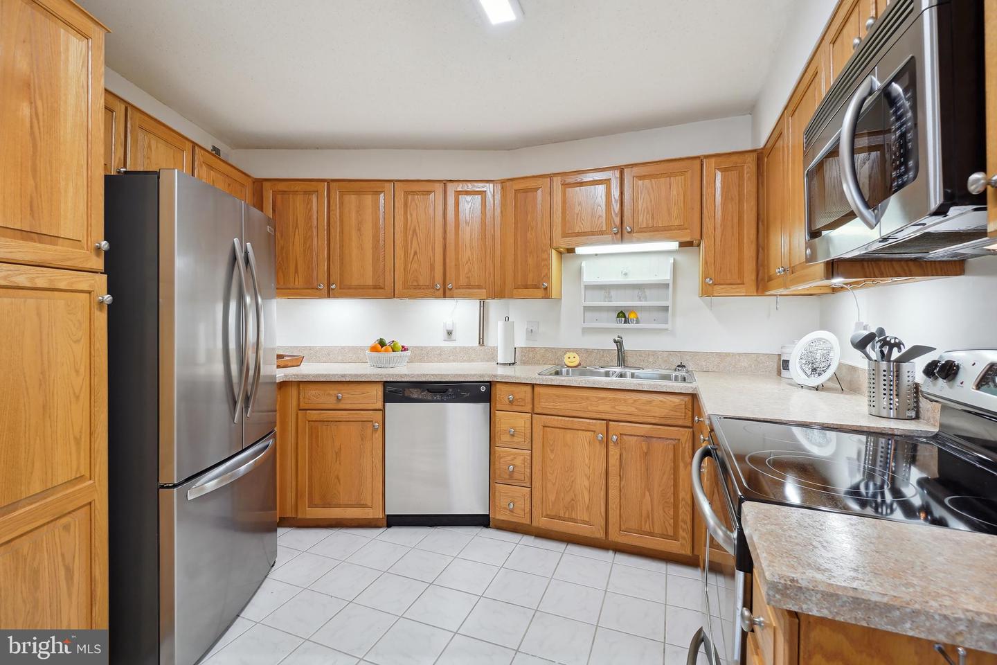 15100 Interlachen Dr #4-517 Property Photo 1