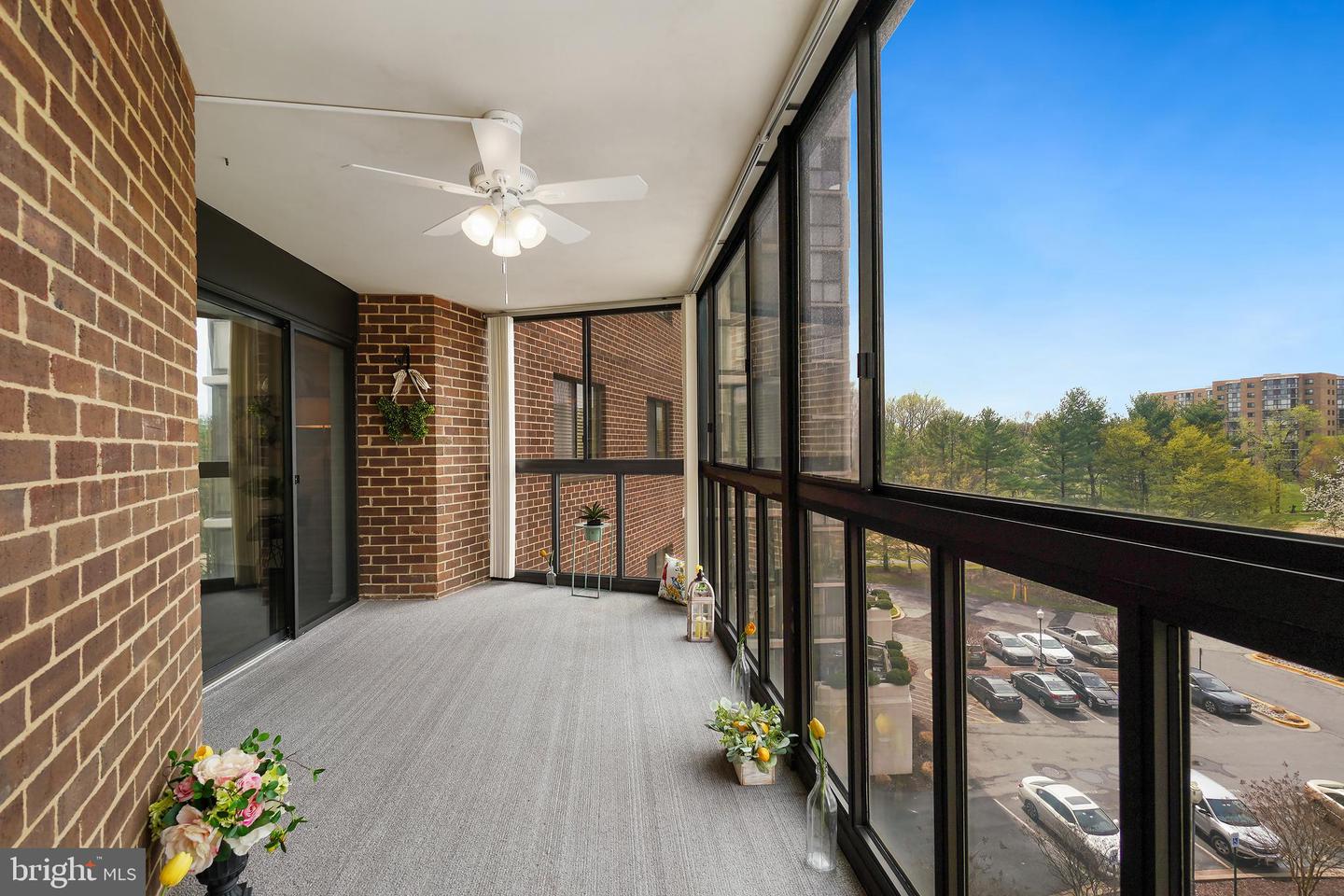 15100 Interlachen Dr #4-517 Property Photo 11