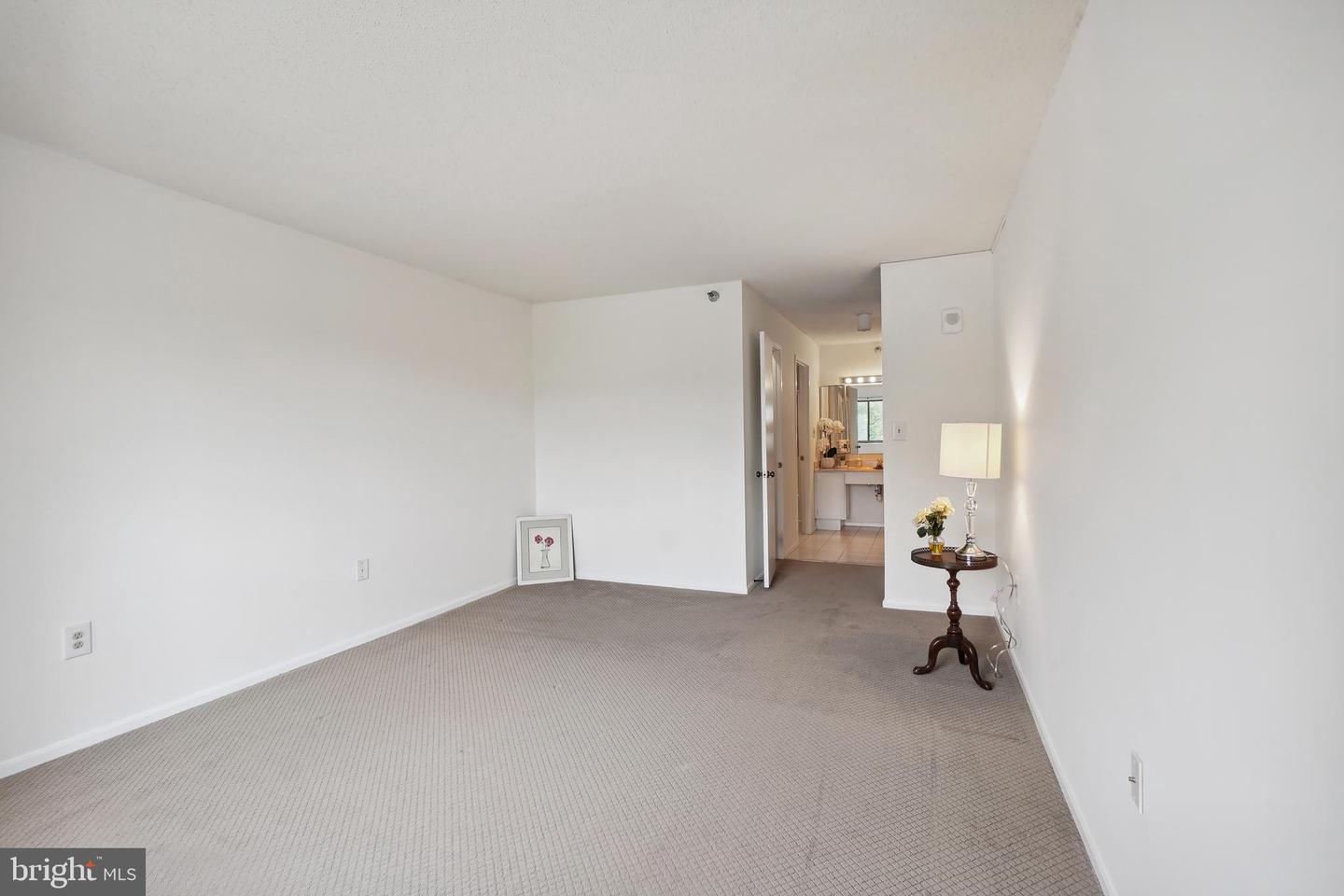 15100 Interlachen Dr #4-517 Property Photo 26