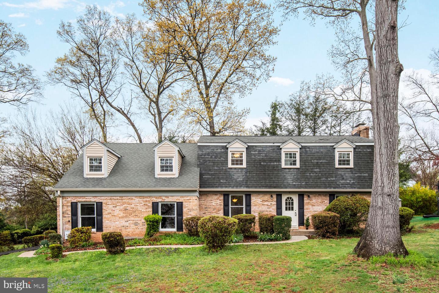 2 Rolling Knoll Ct Property Photo 1
