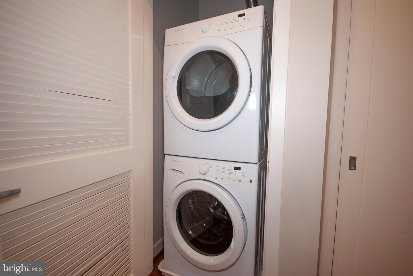1320 Fenwick Ln #307 Property Photo 26