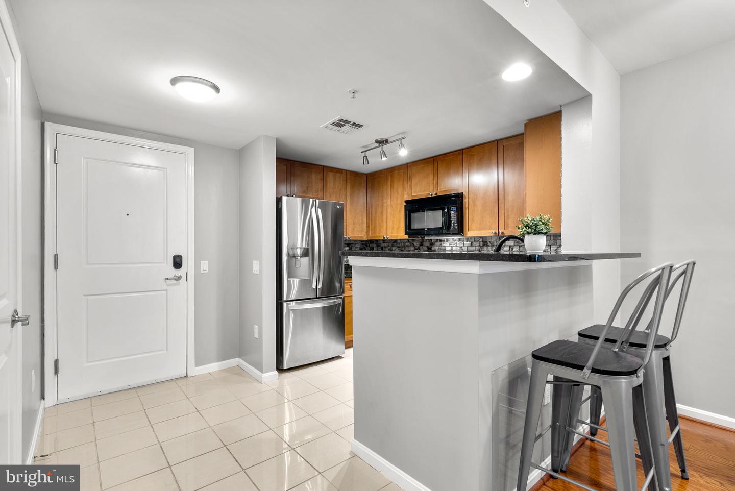 930 Wayne Ave #402 Property Photo 8