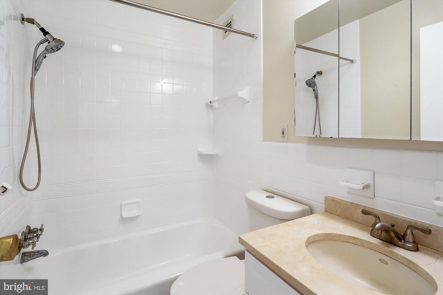 1900 Lyttonsville Rd #709 Property Photo 6