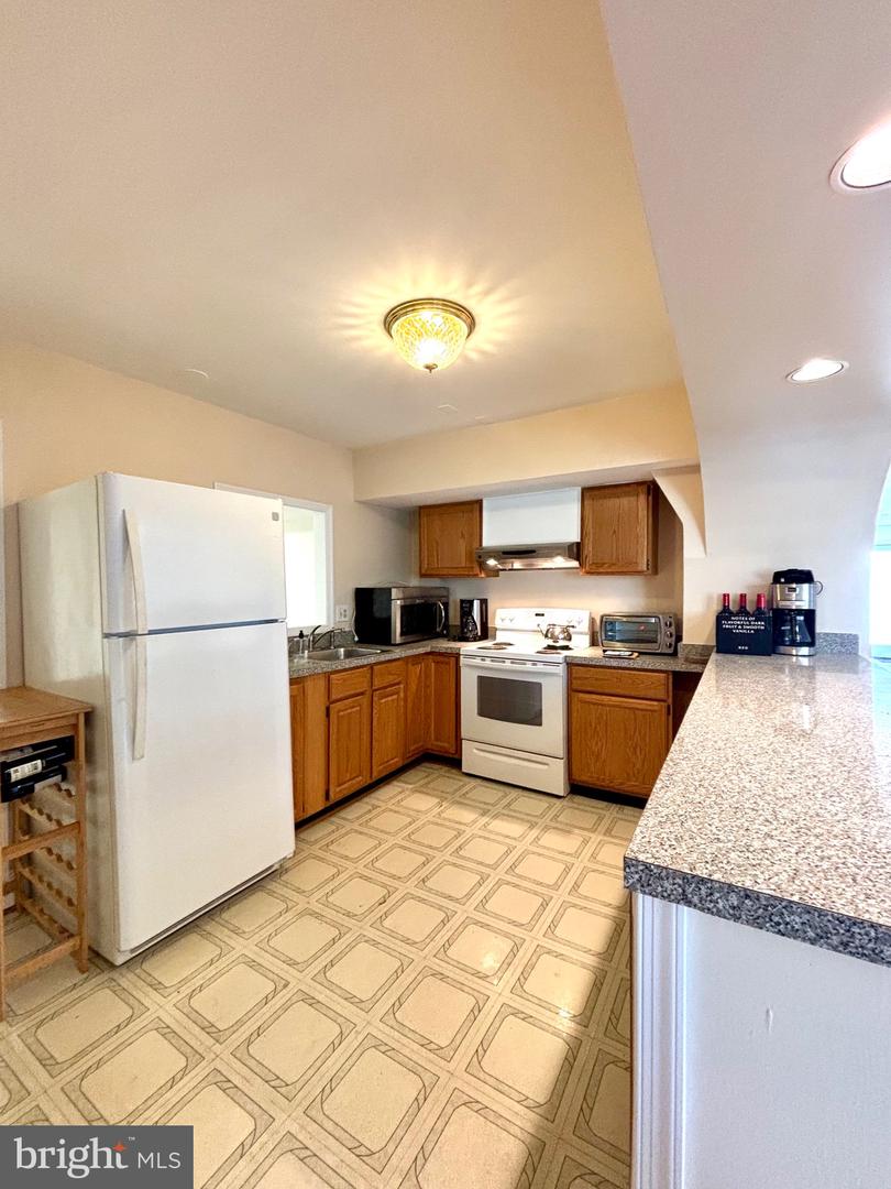 10229 Holly Hill Property Photo 8