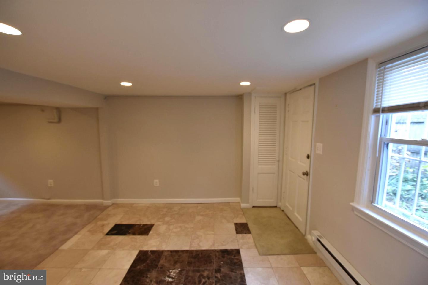 909 Maplewood Ave #lower Level Property Photo 2