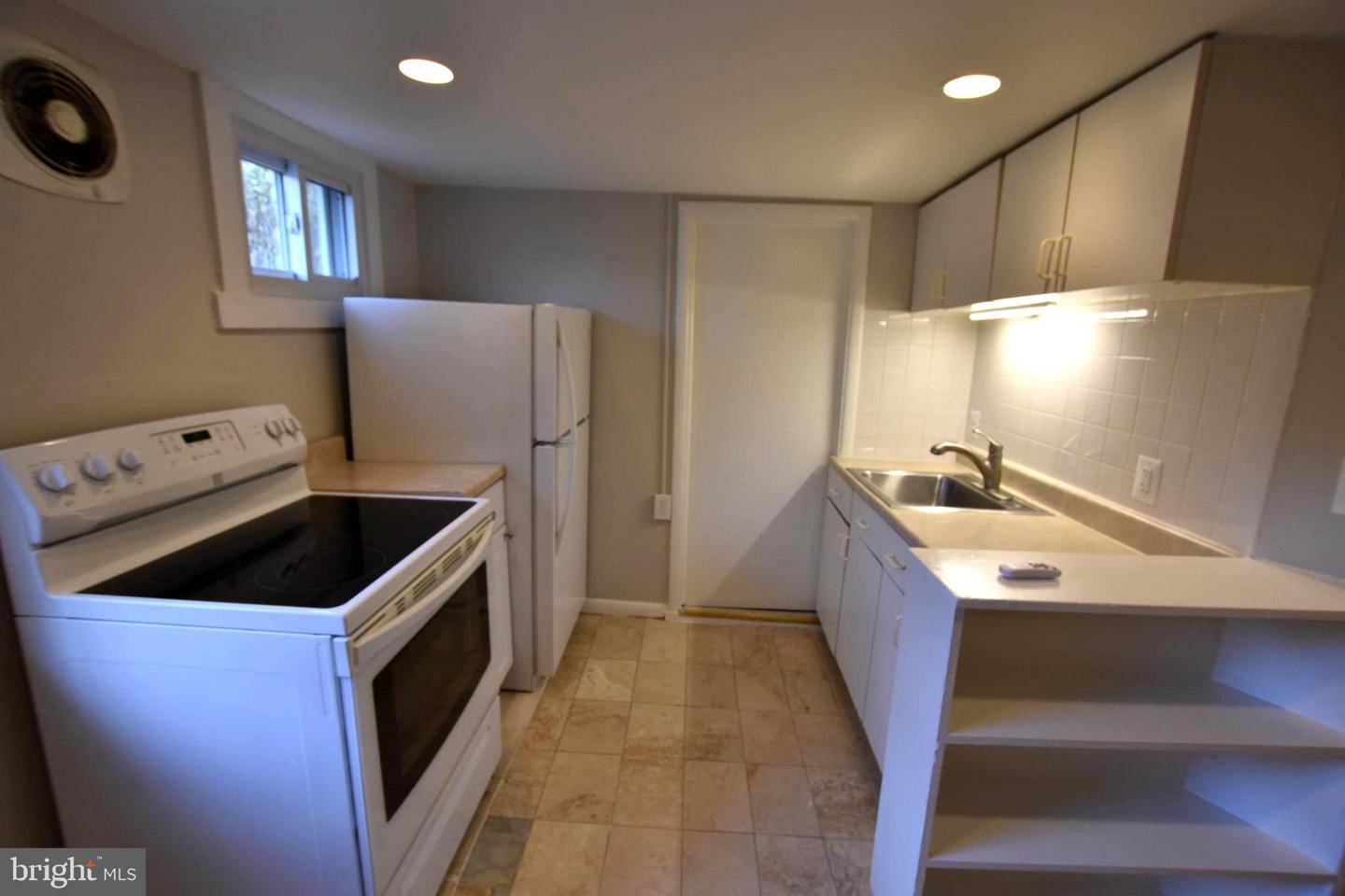909 Maplewood Ave #lower Level Property Photo 3