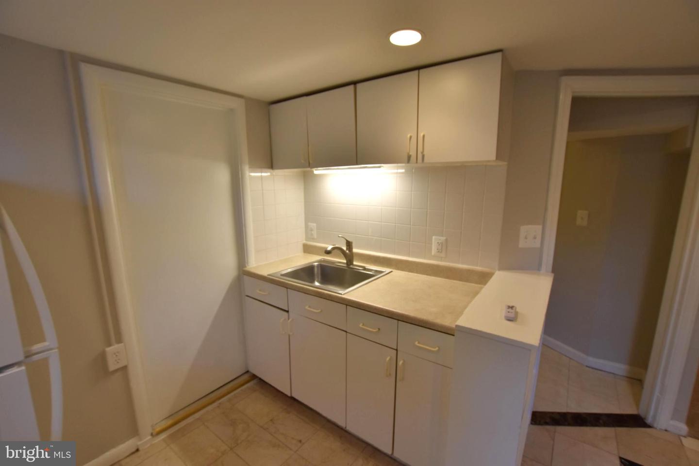 909 Maplewood Ave #lower Level Property Photo 4