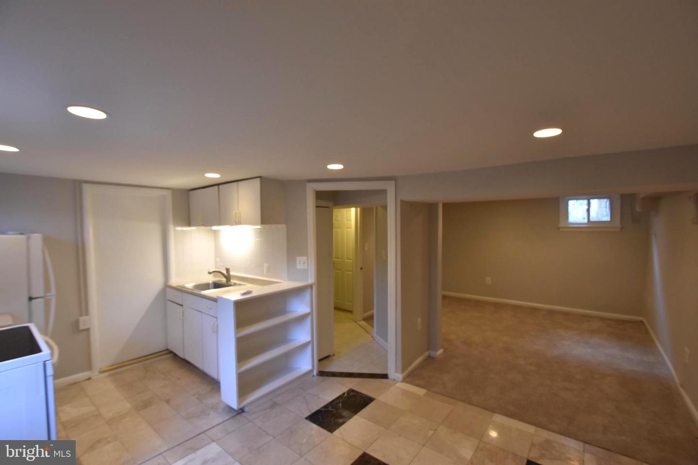 909 Maplewood Ave #lower Level Property Photo 5