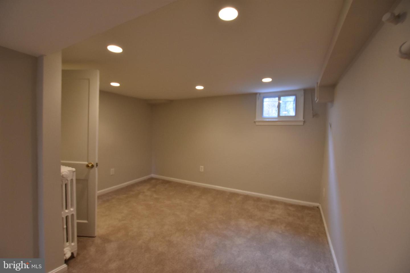 909 Maplewood Ave #lower Level Property Photo 6